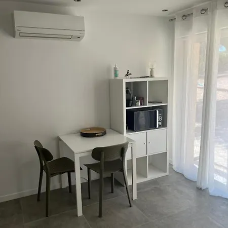 Studio Rez-de-villa, Proche Centre Αζάτσιο